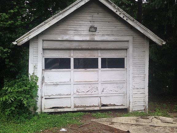3rd image of 108 Glenwood Hts