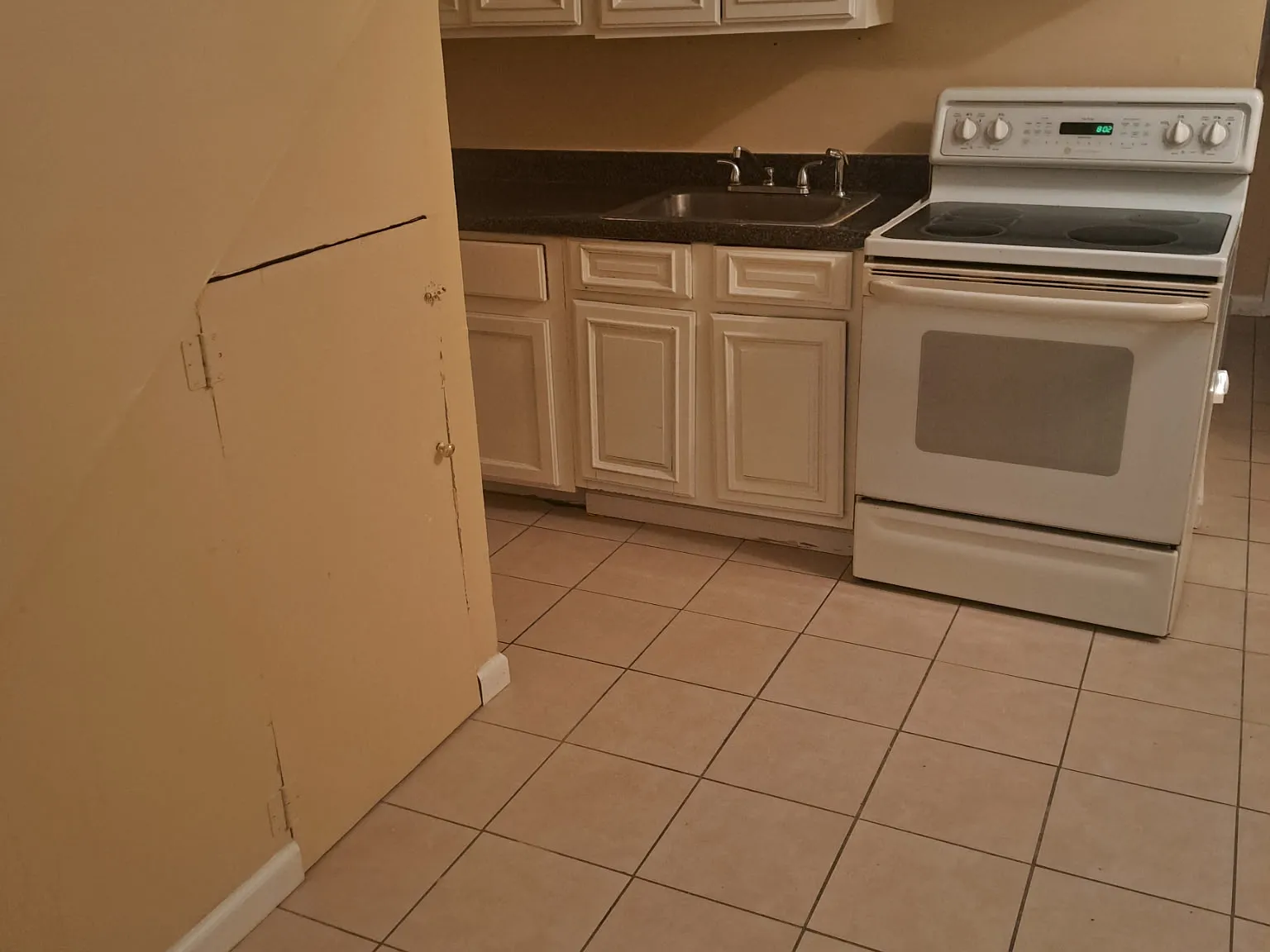 2 bed, 900 sqft, $1,400 — Photo 3