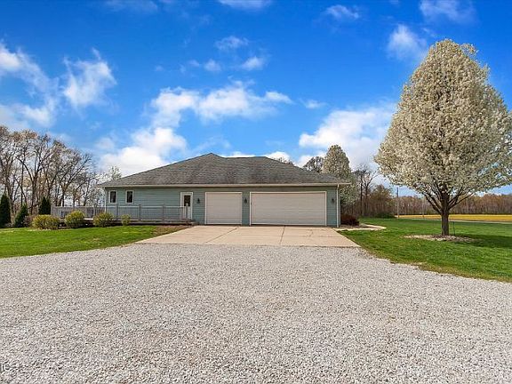 4th image of 23069 Davis Lake St