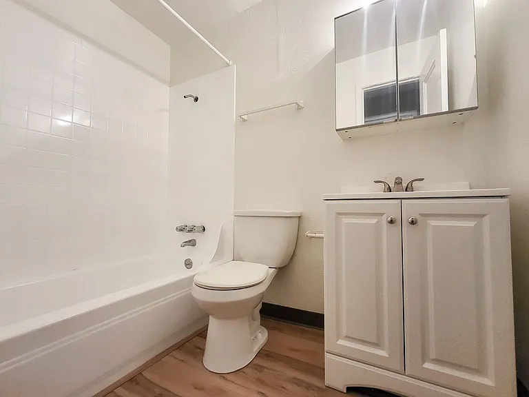 2855 Front 2865 St NE — Photo 56
