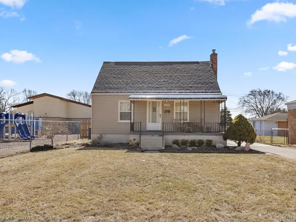 21712 Violet St, Saint Clair Shores, MI 48082
