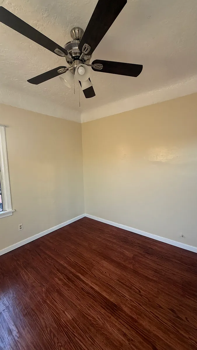 Building Photo - 807 Ronan Ave