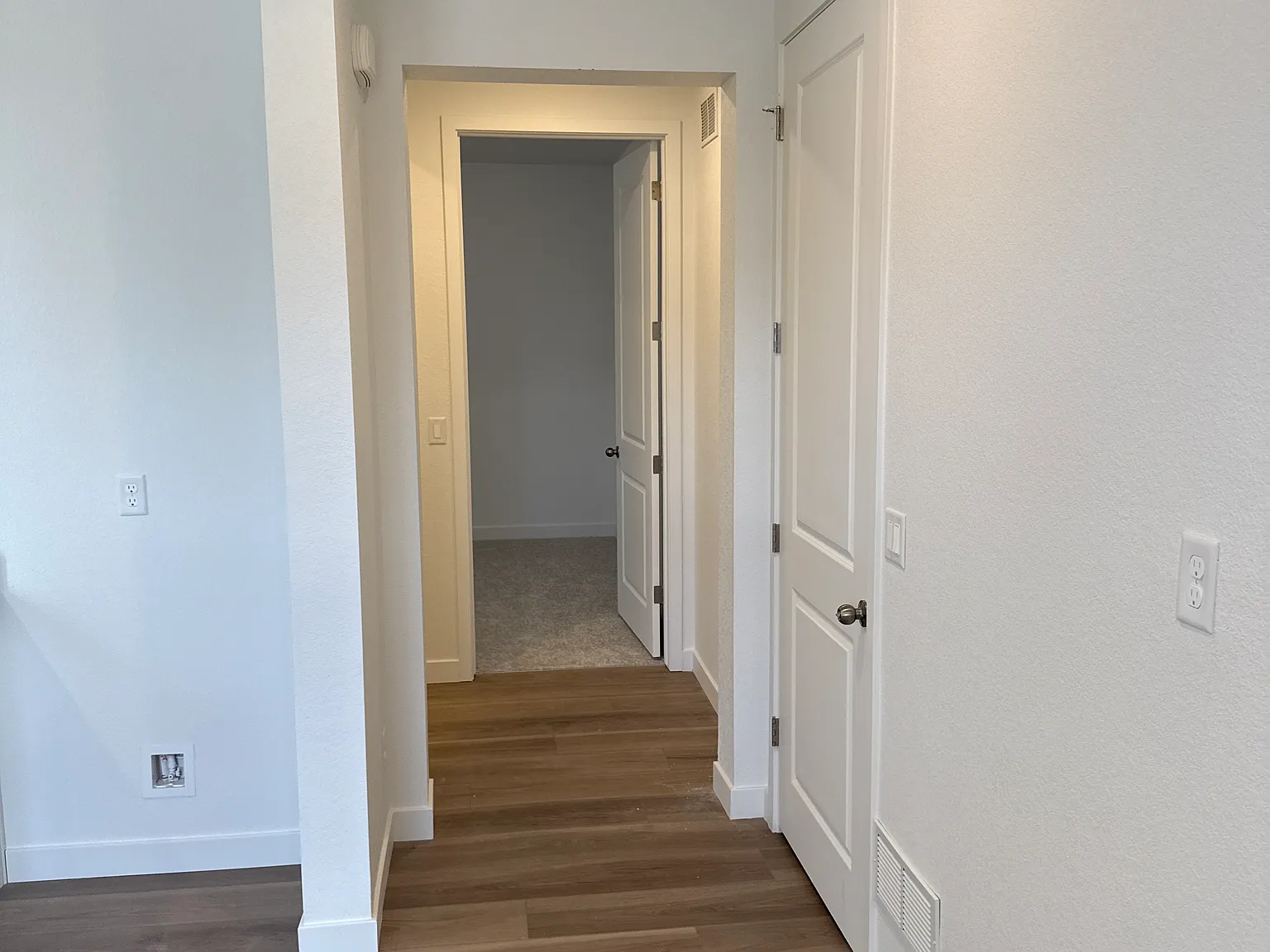 10752 Snowdon St — Photo 1