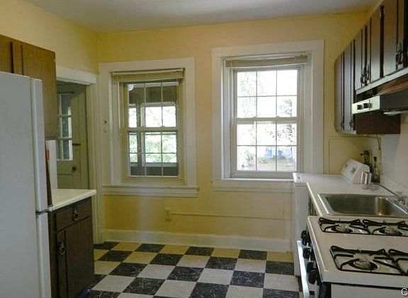 2nd image of 590 Brewster St