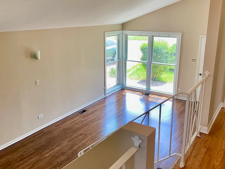 710 W Ridge Rd — Photo 5