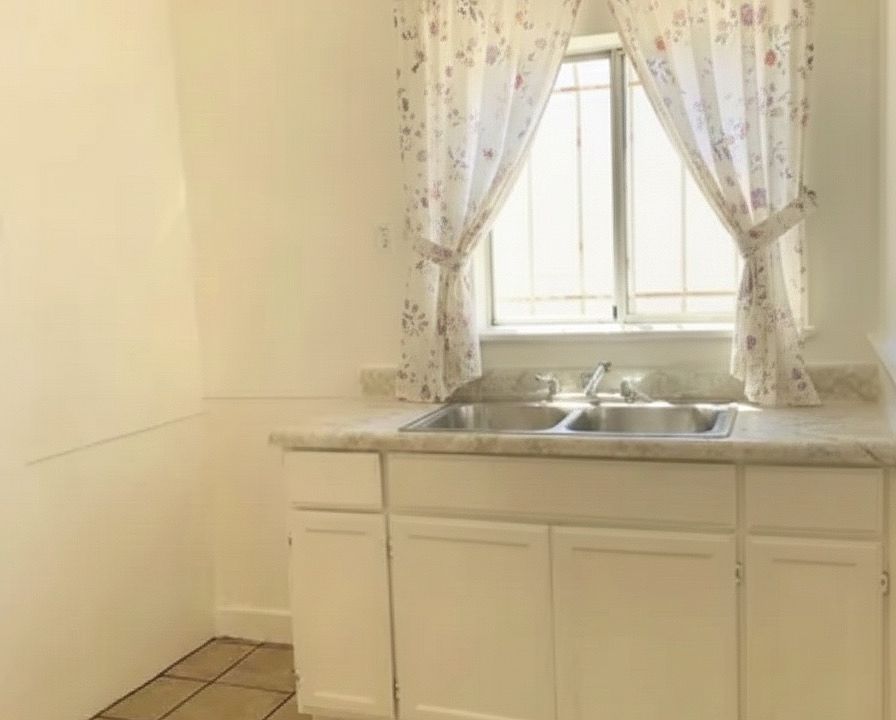 2nd image of 971 N Gower St