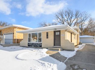 9313 S 82nd Ct, Oak Lawn, IL 60457