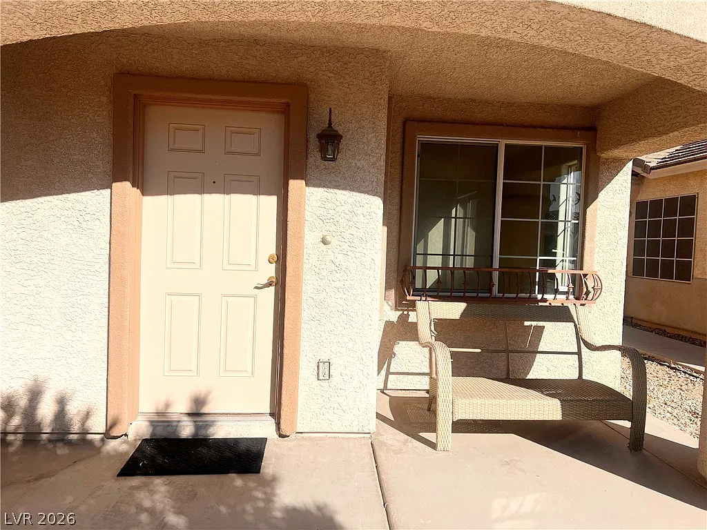 3 bed, 2.0 bath, 1730 sqft, $1,895 — Photo 2