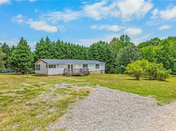 1017 Sourwood Dr, Hamptonville, NC 27020