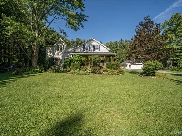 8712 Zimmerman Rd, Hamburg, NY 14075