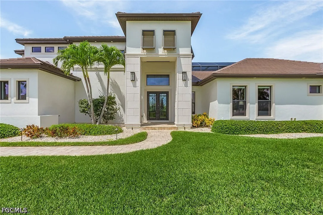 4 bed, 3.5 bath, 4123 sqft, $15,000 — Photo 2