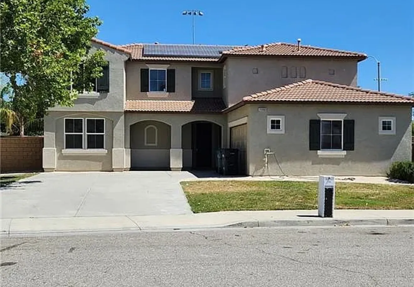 6 bed, 3166 sqft, $3,650 — Photo 1