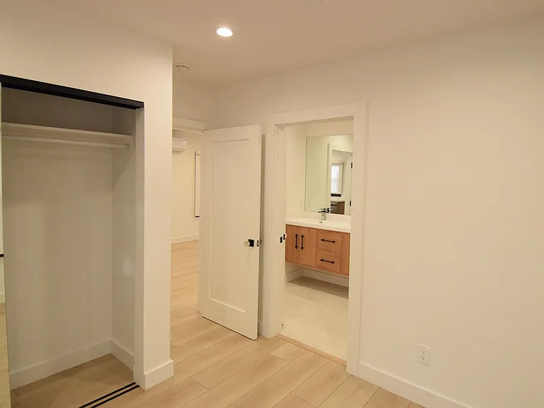 317 Ocean Park Blvd — Photo 10