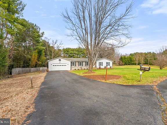 3rd image of 15161 Beverly Ct