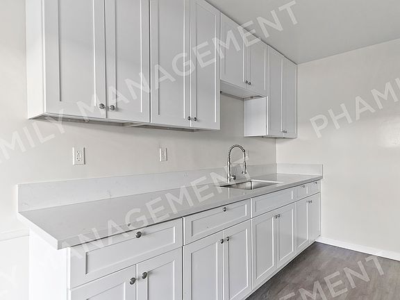 4th image of 167 S Oak Knoll Ave APT 7