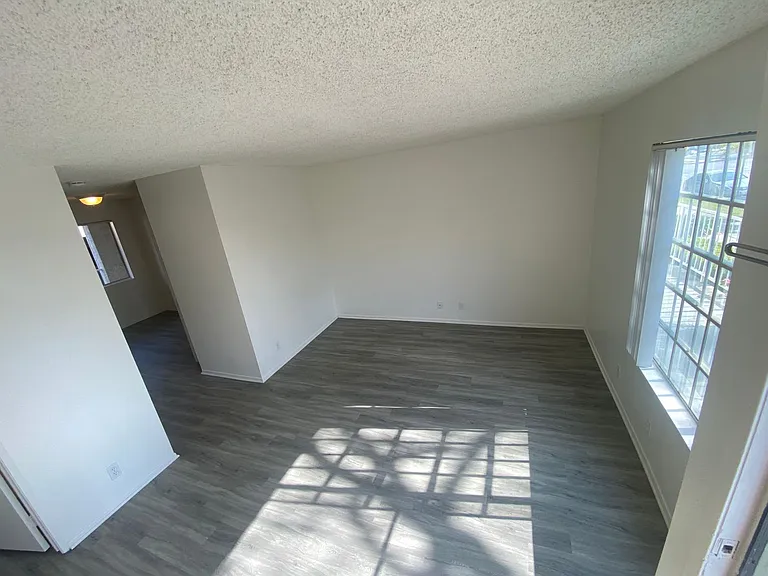 337 Clary Ave — Photo 3