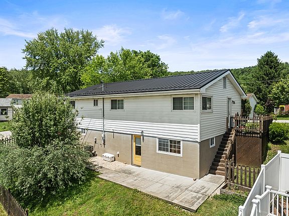 4th image of 212 Blaney Avenue