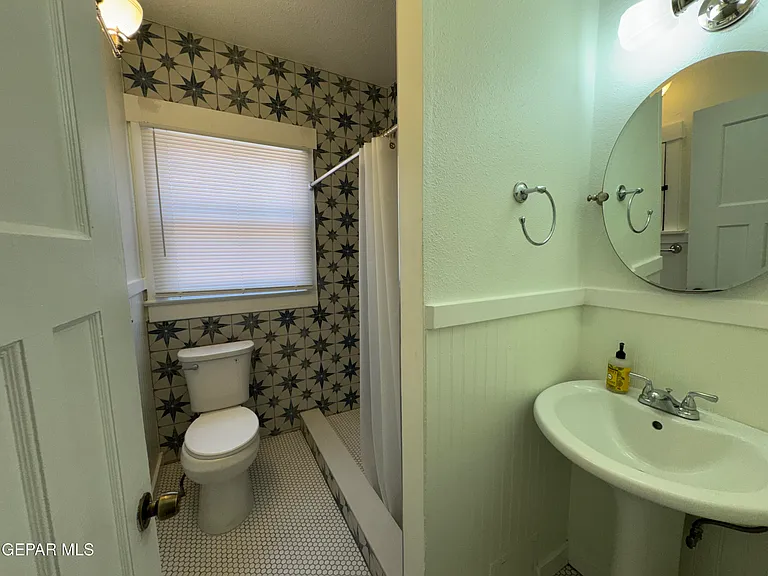 1606 Hawthorne St — Photo 11