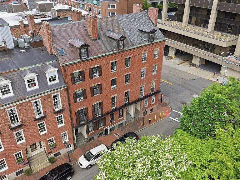 4 Derne St #2 — Photo 22
