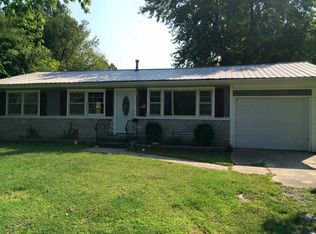 704 Griffith Ave, Aurora, MO 65605