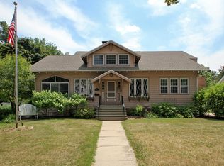 215 Randall Pl, Elkhorn, WI