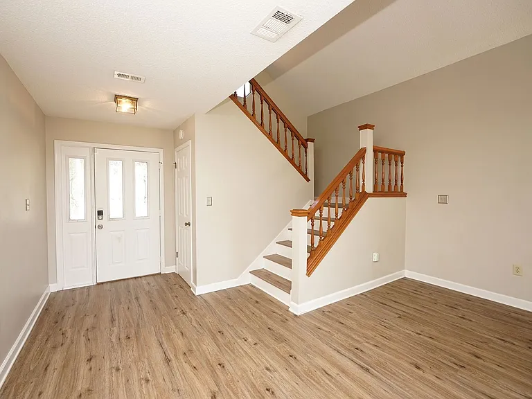 1613 Mariah Way E — Photo 6