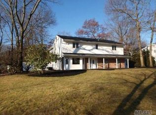 16 Field Daisy Ln, East Northport, NY 11731