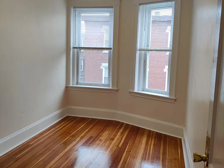 8 Barrows St #1E — Photo 3