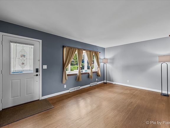 3rd image of 383 Lloyd St