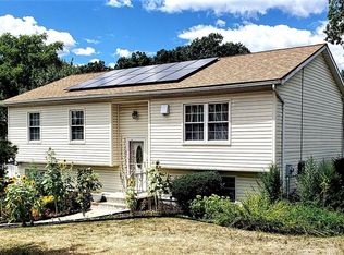 14 Ohio Dr, Newburgh, NY 12550