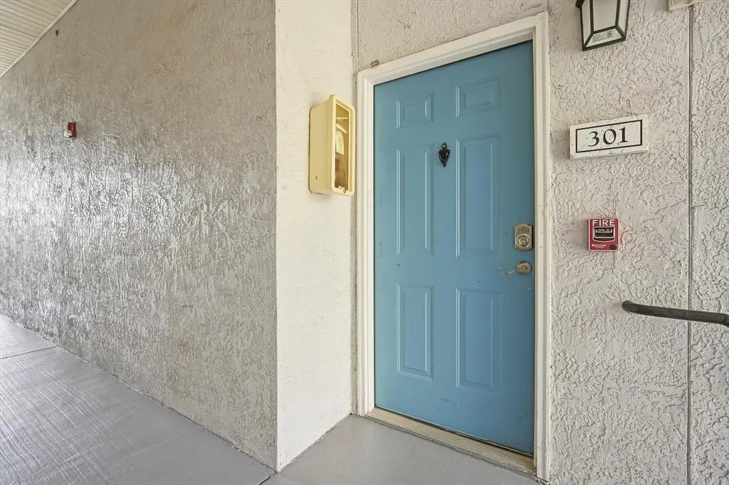 2 bed, 1.0 bath, 927 sqft, $1,750 — Photo 2