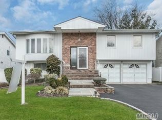 2755 Covered Bridge Rd, Merrick, NY 11566