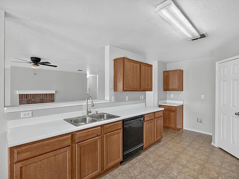 2805 Cameron Way — Photo 11