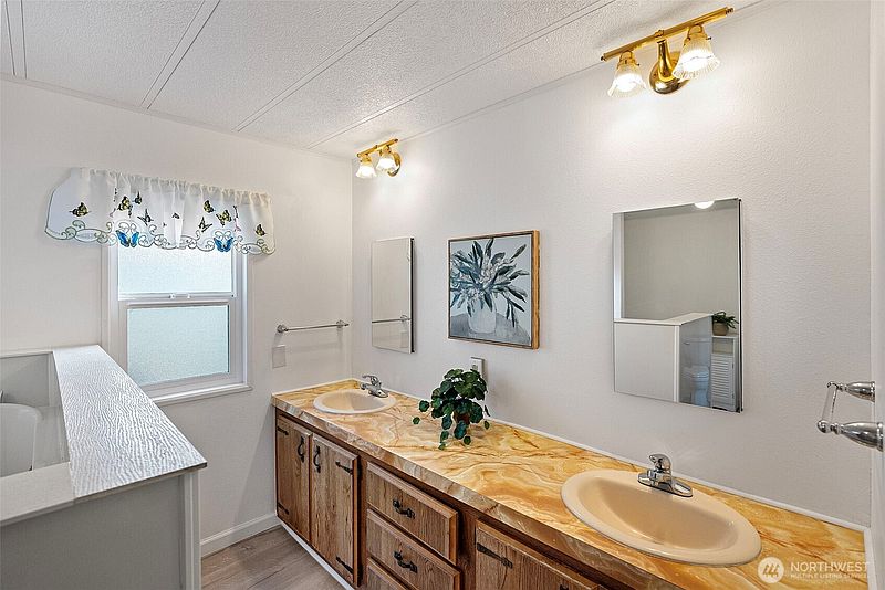 4th image of 6768 NE Aquarius Lane #86