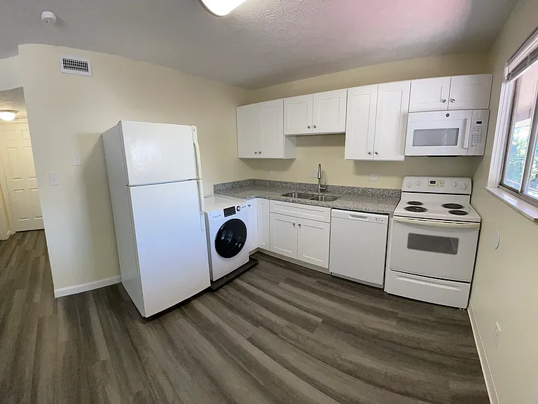 344 E 20th Ave — Photo 1