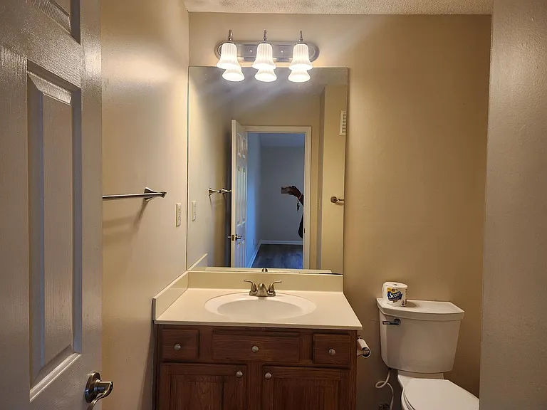 190 Wexford Dr #202 — Photo 8