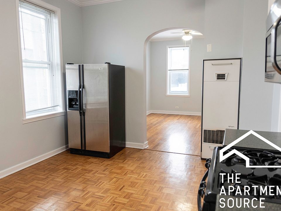 1st image of 2215 W Wellington Ave APT 1R