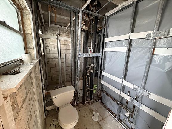 3rd image of 1000 NE 14th Ave APT 405