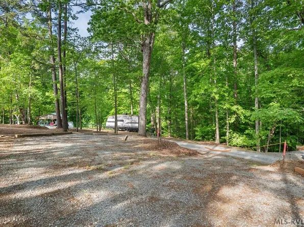 48 & 62 Iroquois Trl, Bracey, VA 23919