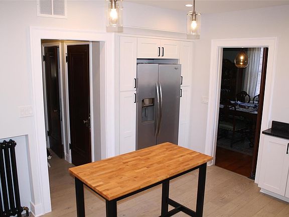 ALL KITCHEN APPLIANCES STAY!