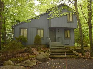 2448 Overlook Ln, Pocono Pines, PA