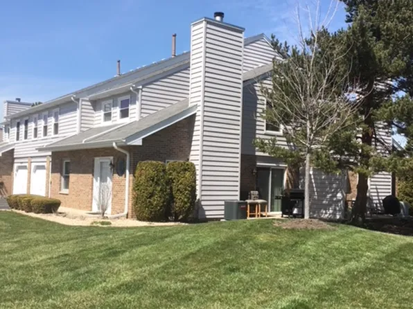 9310 Whitehall Ln #50-B, Orland Park, IL 60462