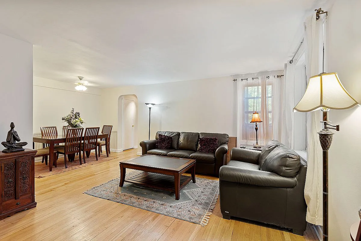 72-81 113th St APT 3R photo 1