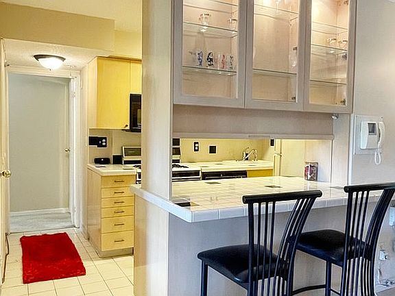 3rd image of 75 Essex Dr APT 4B