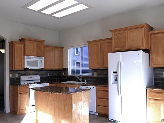 2nd image of 1694 Dunsmuir Way