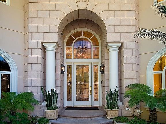 4th image of 572 N Alta Vista Ave