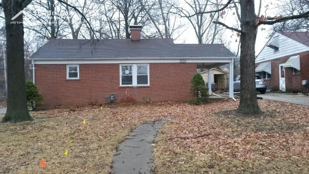 1000 Caroline St photo 1