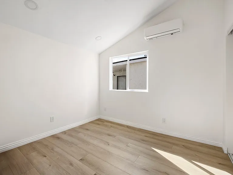 13118 Cordary Ave #B — Photo 8