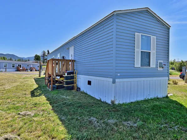 135 N Phoenix Rd #54, Medford, OR 97501