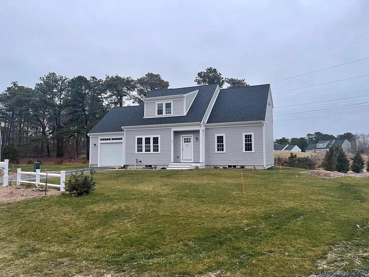 4 bed, 2010 sqft, $3,950 — Photo 2